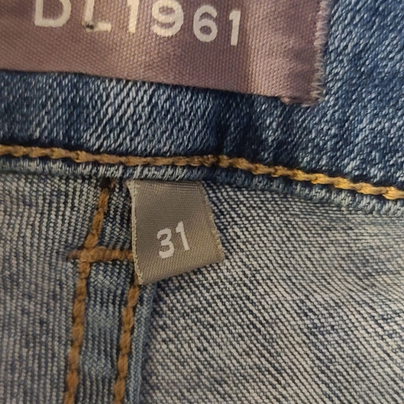 DL1961 Stylish Blue Denim Jeans - Picture 6 of 8